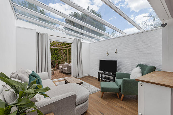 1 Bedroom Semi Detached House For Sale In Hollywood Road, Brislington, Bristol, BS4