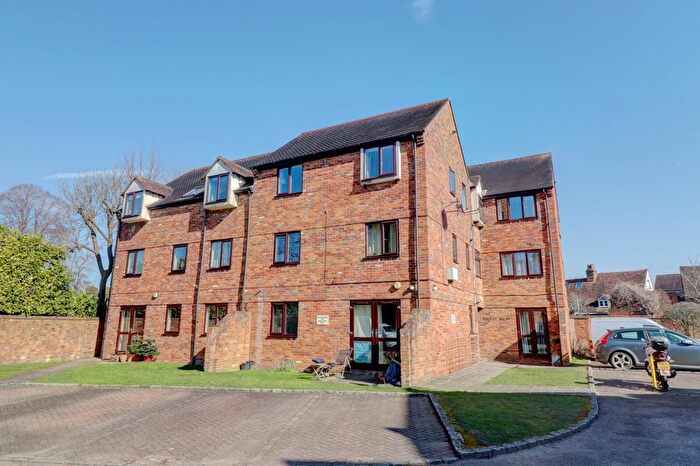 2 Bedroom Flat For Sale In Malthouse Square, Princes Risborough, Buckinghamshire, HP27