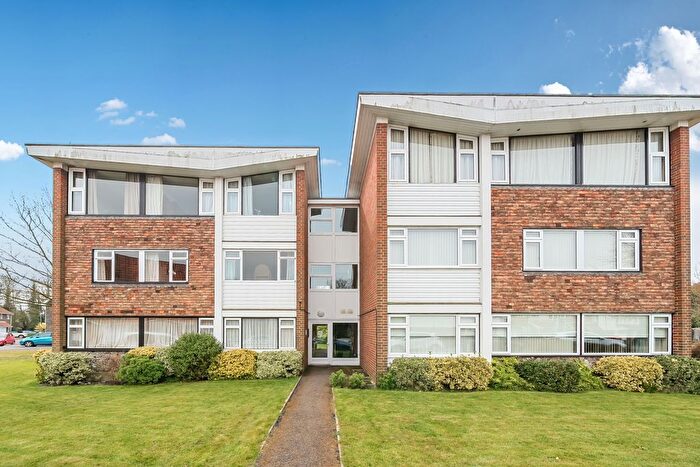 3 Bedroom Flat For Sale In Sandwich, CT13