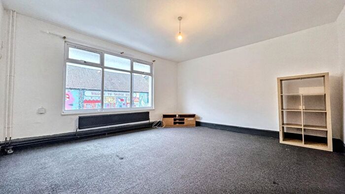 3 Bedroom Flat To Rent In Mary Street, Redfield, Bristol, BS5