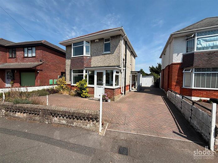 3 Bedroom Detached House For Sale In Alton Road, Wallisdown, Bournemouth, BH10