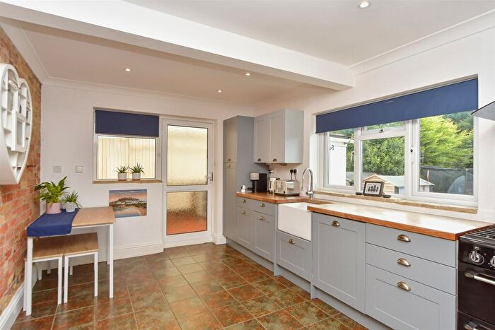 3 Bedroom Semi-Detached House For Sale In Lower Hartlip Road, Hartlip, Sittingbourne, Kent, ME9