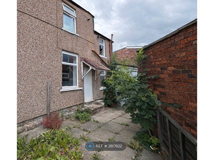 3 Bedroom Flat To Rent In Meadow Street, Hyde, SK14