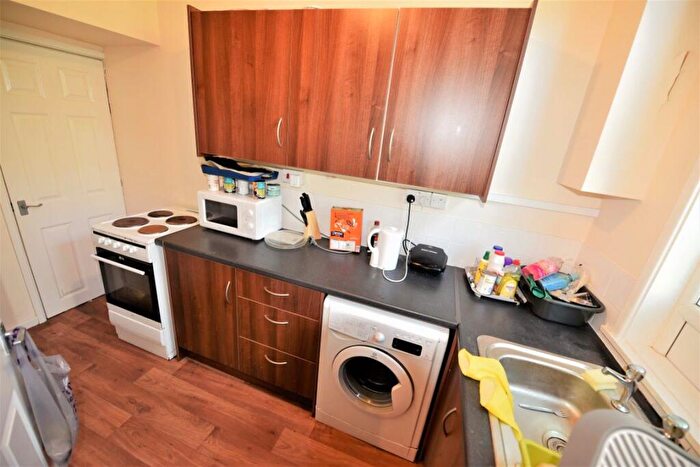2 Bedroom House To Rent In Whingate Avenue, LS12