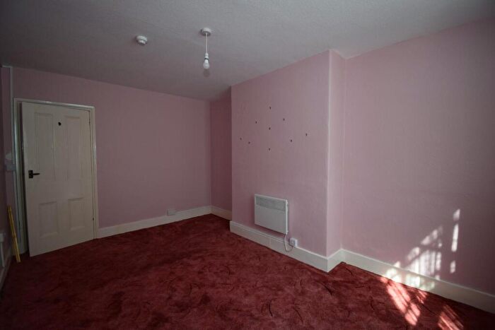 3 Bedroom Flat For Sale In Queens Road, Criccieth, LL52