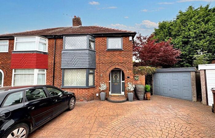 3 Bedroom Semi-Detached House For Sale In Kenmore Close, Whitefield, M45