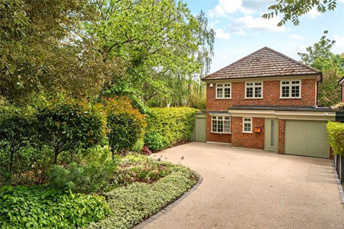 4 Bedroom Detached House For Sale In Meadowbank, London, SE3