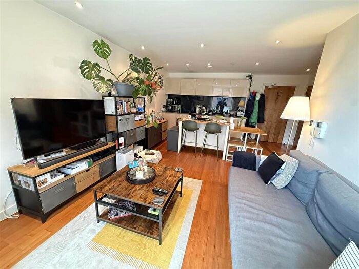 1 Bedroom Apartment For Sale In Milliners Wharf, Munday Street, Manchester, M4
