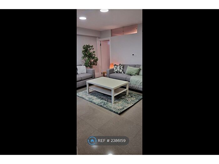 2 Bedroom Flat To Rent In Stamford Hill Stoke Newington, London, N16