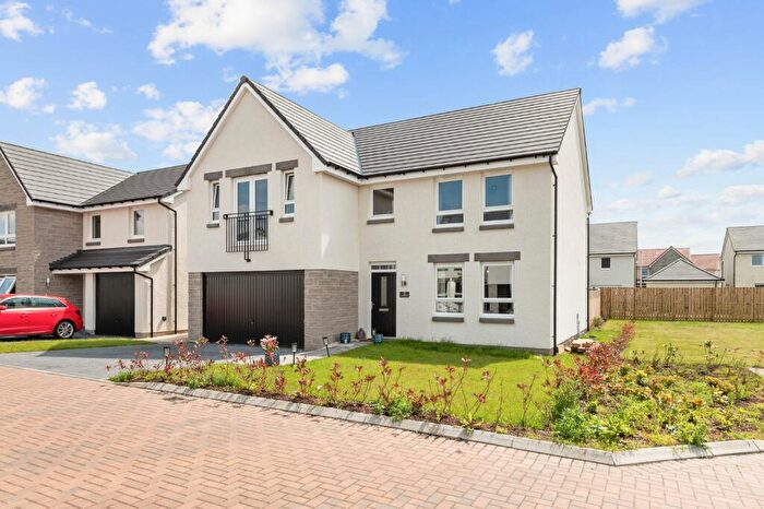4 Bedroom Detached House For Sale In Cochrane Drive, East Calder, EH53