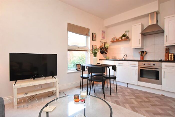 1 Bedroom Flat To Rent In London Road, High Wycombe, HP11