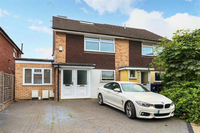 2 Bedroom Flat To Rent In Burnham Way, London, W13