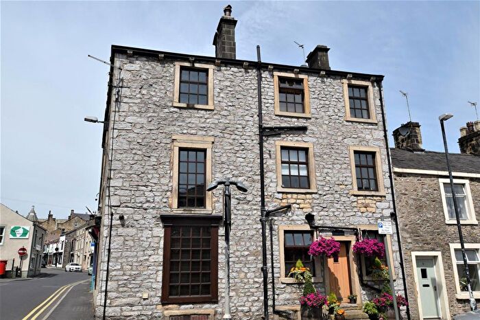 4 Bedroom Property To Rent In Duck Street, Clitheroe, BB7