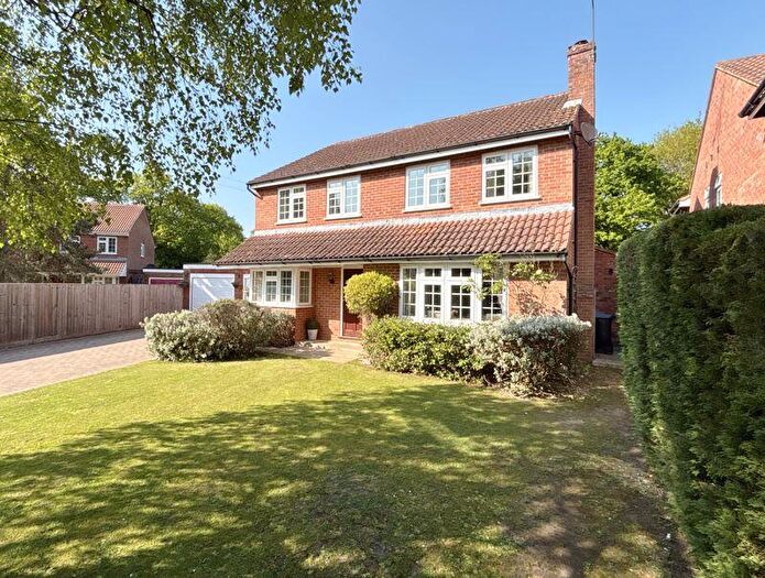 4 Bedroom Detached House For Sale In Woodland Glade, Farnham Common, SL2
