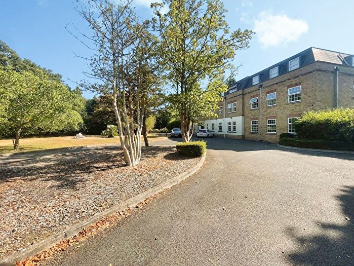 2 Bedroom Flat To Rent In North Street, Winkfield, Windsor, SL4