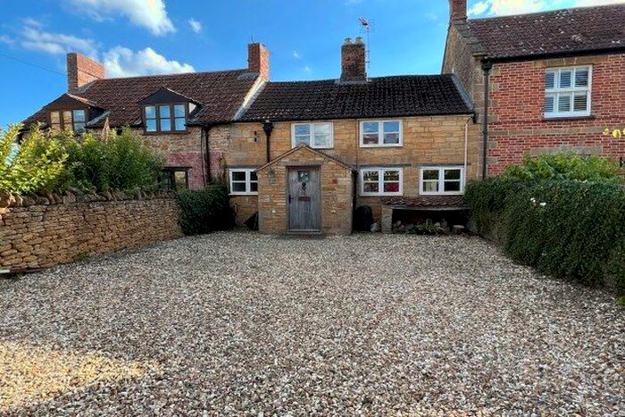 2 Bedroom Cottage To Rent In East Street, Martock, TA12