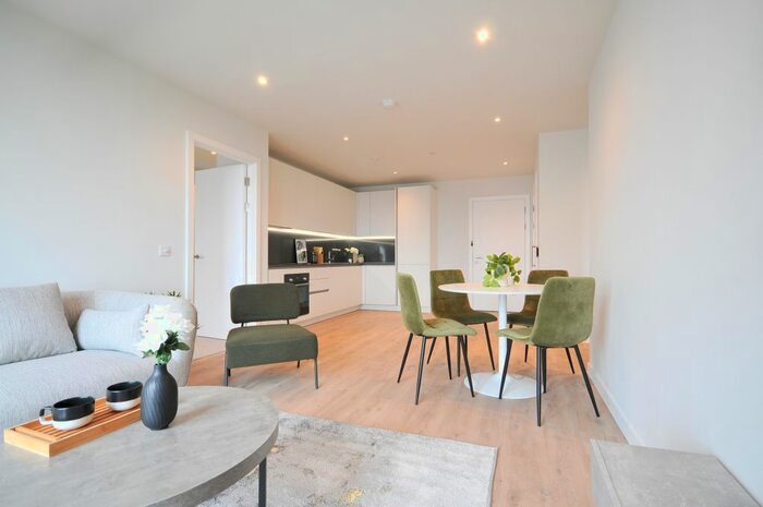 2 Bedroom Flat To Rent In Aspin Lane, Manchester, M4