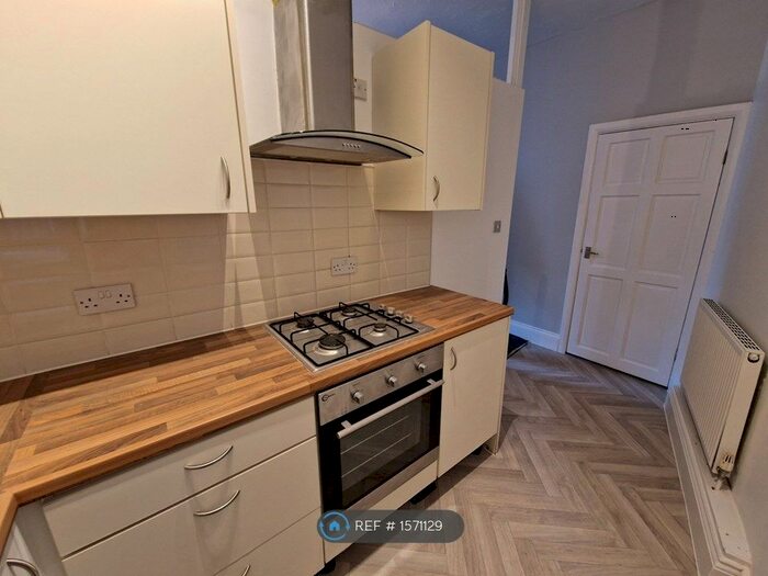 2 Bedroom Terraced House To Rent In Halifax Road, Liversedge, WF15