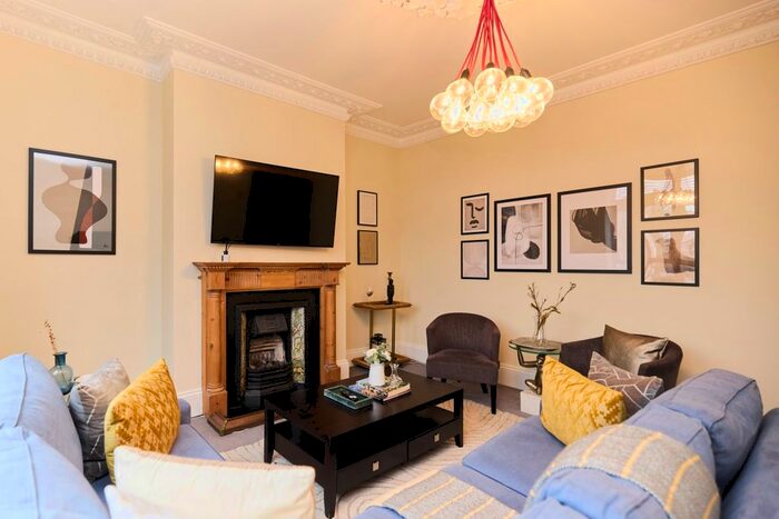 3 Bedroom Flat To Rent In East Dulwich Road, London, SE22