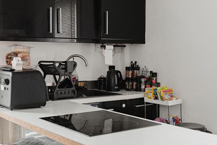 1 Bedroom Flat For Sale In Earlswood Road, Redhill, RH1