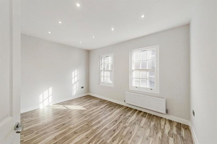2 Bedroom Apartment To Rent In Osmund Court, Myrdle Street, Whitechapel, E1