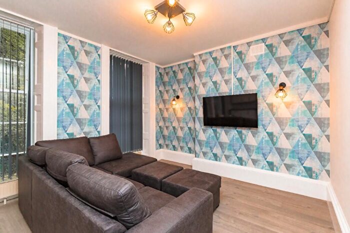 4 Bedroom Apartment To Rent In Leazes Terrace, Newcastle Upon Tyne, NE1