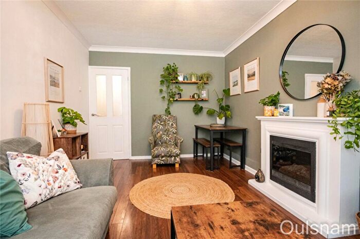 2 Bedroom Apartment For Sale In Stourbridge Road, Catshill, Bromsgrove, Worcestershire, B61