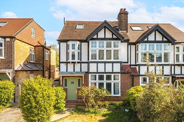 4 Bedroom Flat To Rent In Sutherland Grove, Wandsworth, SW18