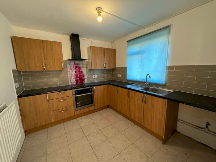 1 Bedroom Flat To Rent In Ibscott Close, RM10