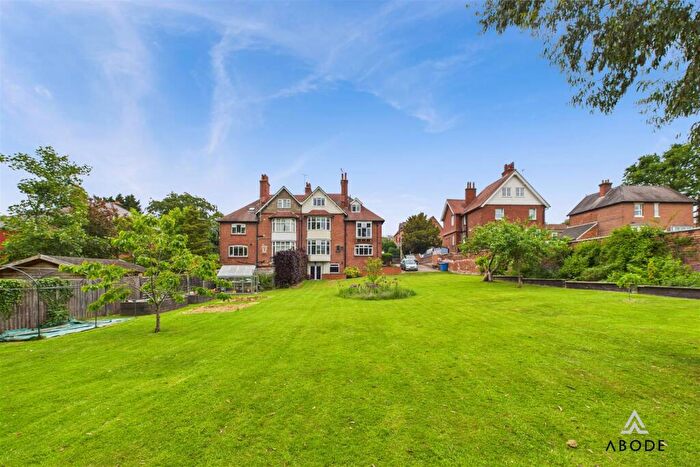 6 Bedroom Semi-Detached House For Sale In Ashby Road, Burton-On-Trent, DE15