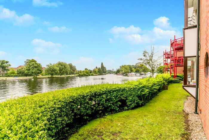 3 Bedroom Flat To Rent In Caversham Wharf, Waterman Place, Reading RG1