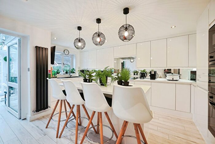 6 Bedroom Terraced House For Sale In White Willow Close, Ashford, TN24