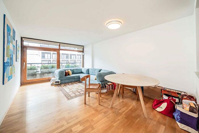 2 Bedroom Flat For Sale In Barbican, Andrewes House, EC2Y