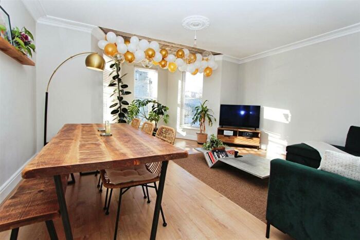 2 Bedroom Flat To Rent In Sydenham Road, Cotham, Bristol, BS6