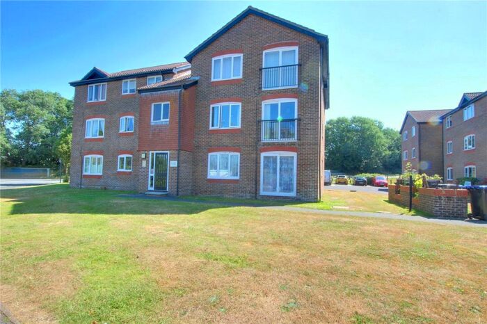 2 Bedroom Apartment To Rent In Salisbury House, Goring Street, Worthing, West Sussex, BN12