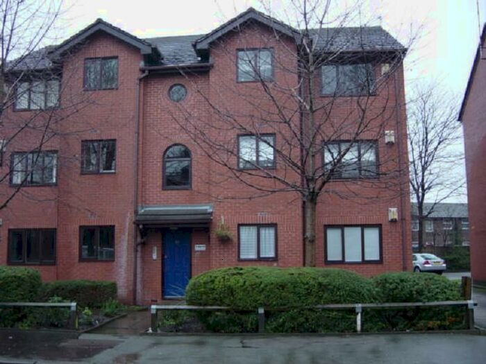2 Bedroom Flat To Rent In Simmons Court, Whalley Range, Manchester., M16