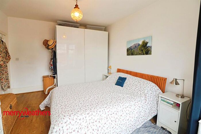 4 Bedroom Detached Bungalow For Sale In Mount Vernon Road, Barnsley, S70