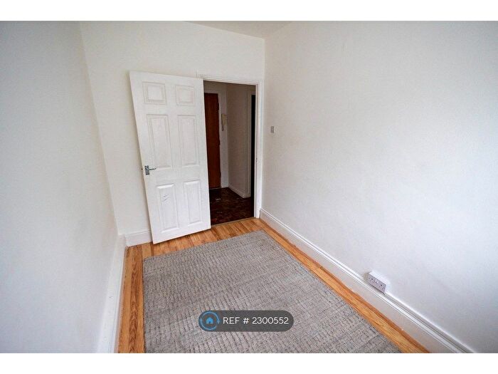 2 Bedroom Flat To Rent In Dudley Court, London, N12