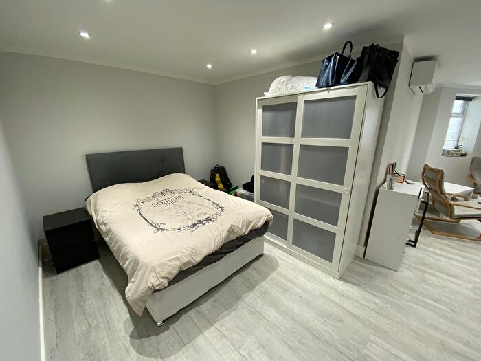 Studio To Rent In Ravenscroft Avenue, London, NW11