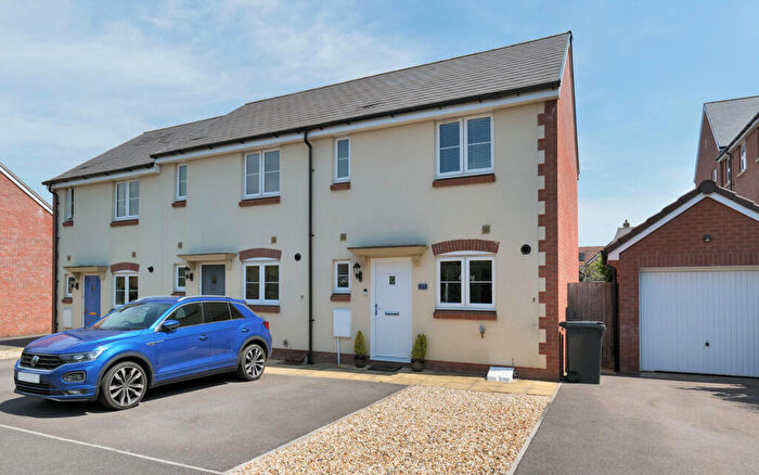 2 Bedroom End Of Terrace House For Sale In Linnet Lane, Melksham, SN12