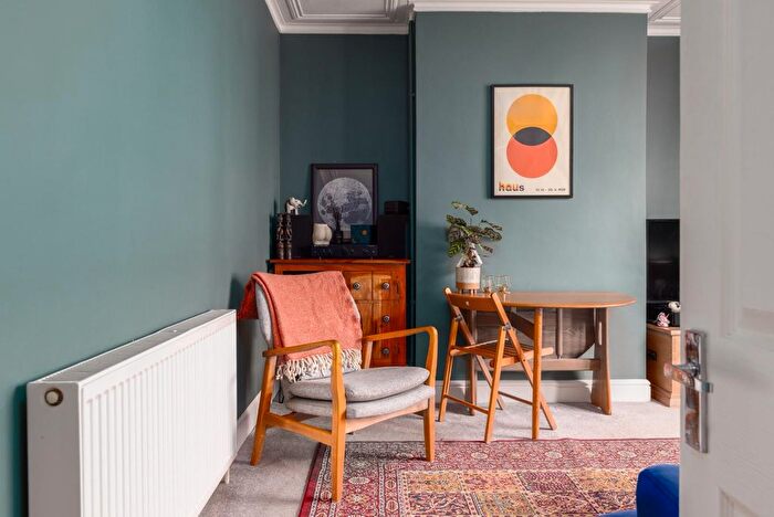 3 Bedroom Maisonette For Sale In William Street, Totterdown, BS3