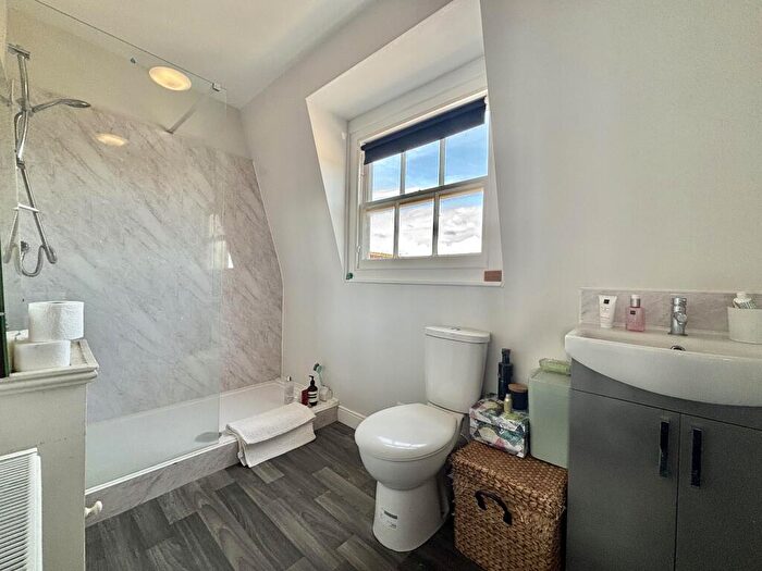 2 Bedroom Flat To Rent In Sea Front, Hayling Island, PO11