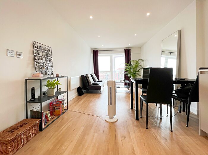 1 Bedroom Flat For Sale In Aerodrome Road, London, NW9