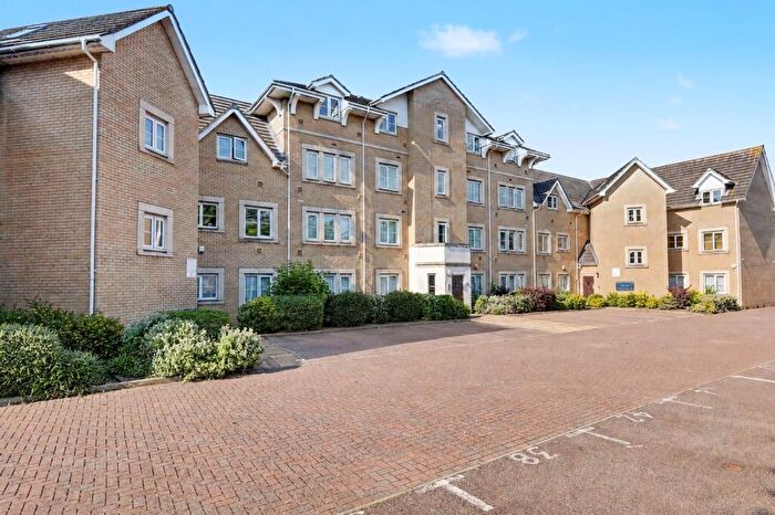2 Bedroom Apartment For Sale In Walnut Close, Steeple View, Laindon, SS15