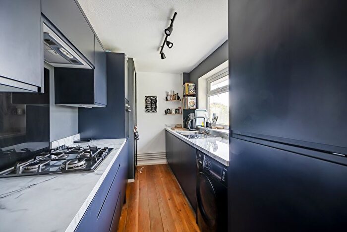2 Bedroom Flat For Sale In Eagles, Faringdon, Oxfordshire, SN7