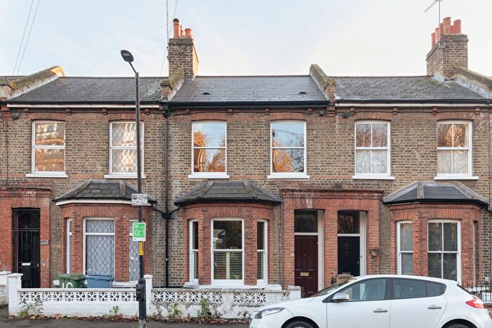 3 Bedroom Terraced House For Sale In Badsworth Road, Camberwell, SE5