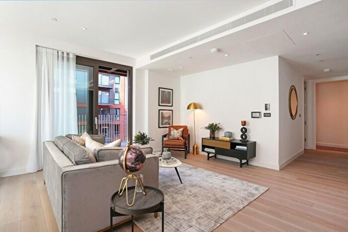 2 Bedroom Apartment To Rent In Viaduct Gardens, London, SW11