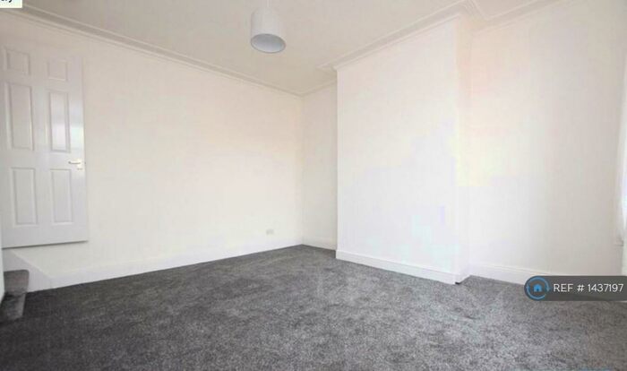 2 Bedroom Terraced House To Rent In Barton Place, Leeds, LS11