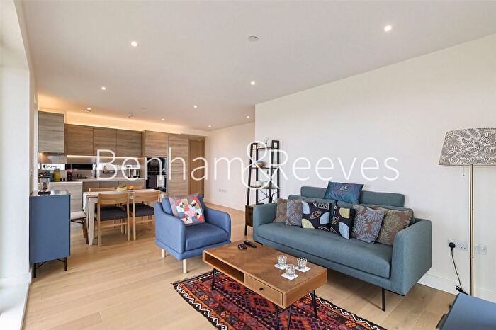 2 Bedroom Flat To Rent In Duke Of Wellington Avenue, London, SE18