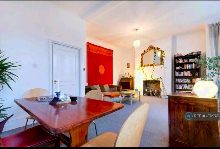 2 Bedroom Flat To Rent In Archway Road, London, N6